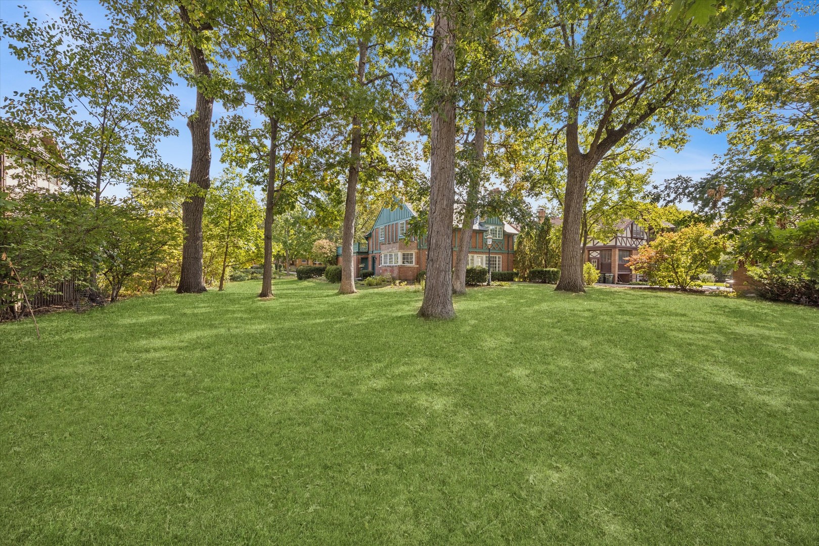 220 Maplewood Road, Riverside, IL 60546