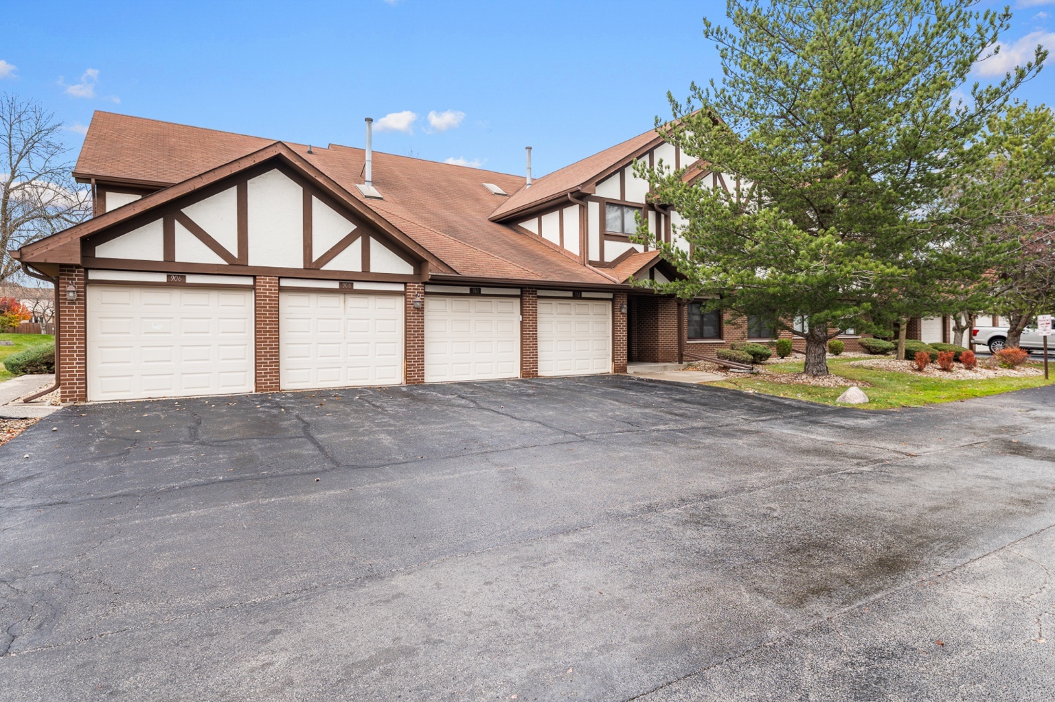 906 E Steger Road #5, Crete, IL 60417
