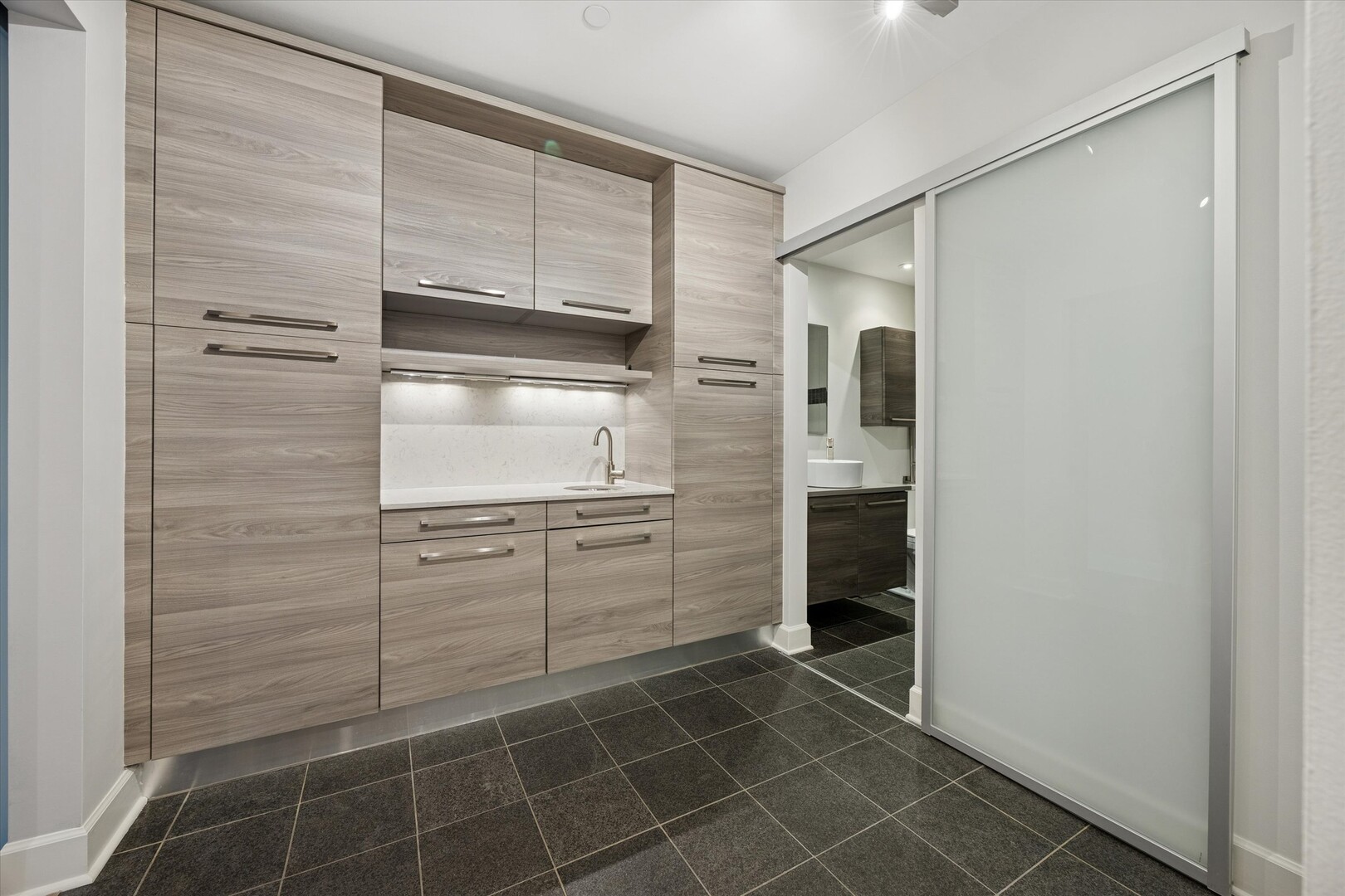 10 E Burlington Street #3C, Riverside, IL 60546