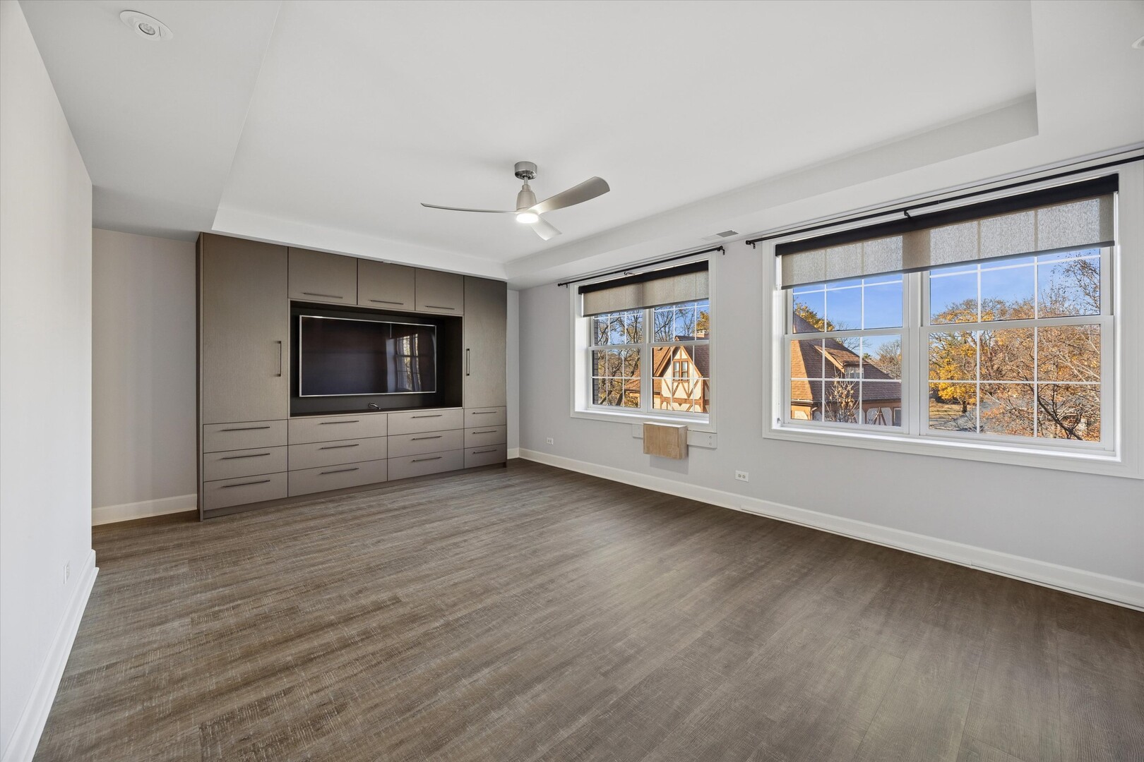 10 E Burlington Street #3C, Riverside, IL 60546