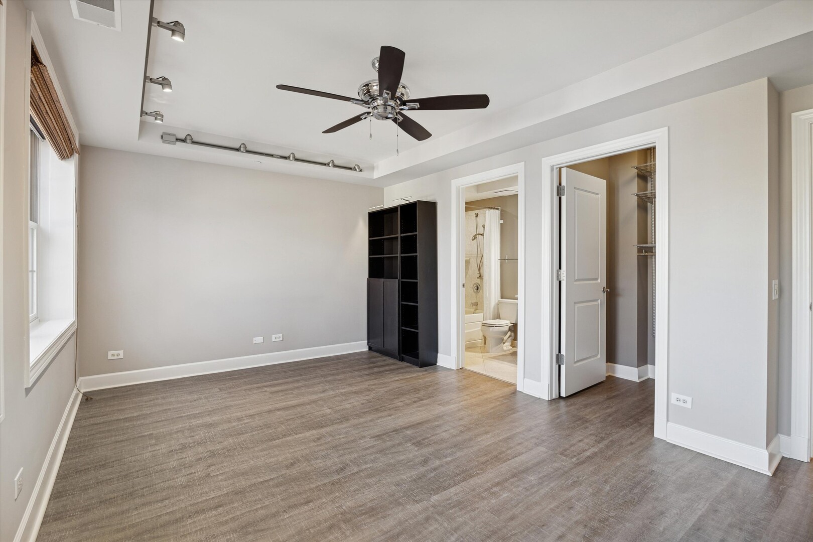 10 E Burlington Street #3C, Riverside, IL 60546