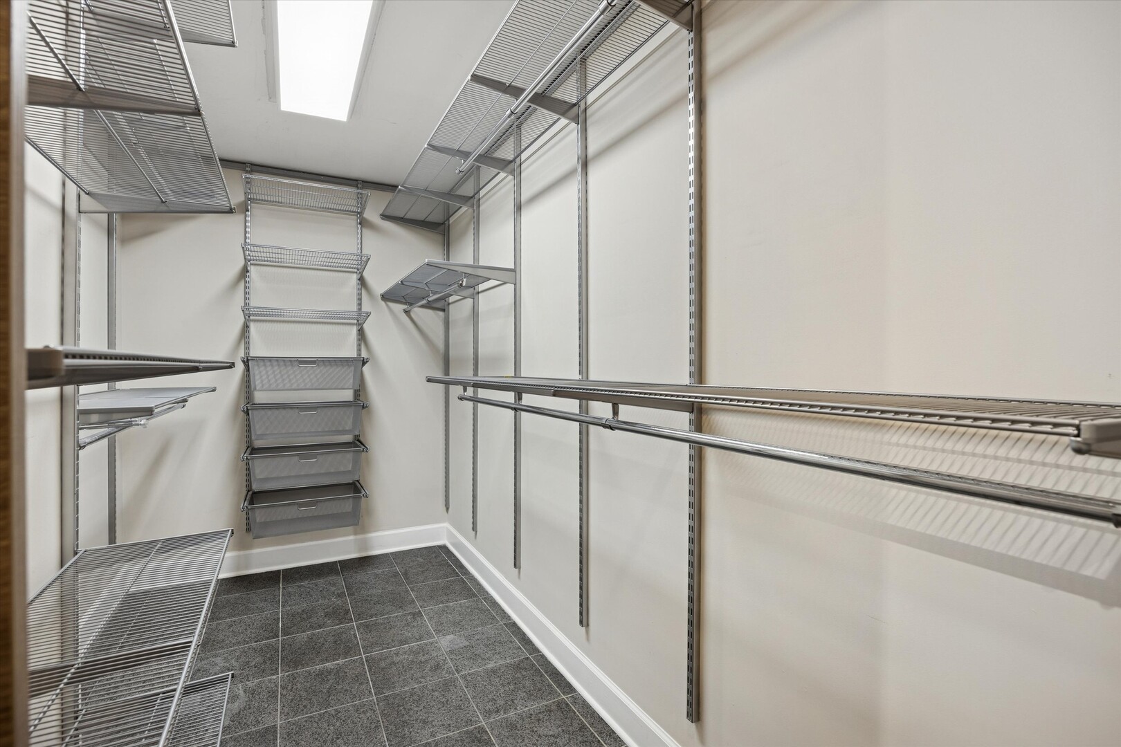 10 E Burlington Street #3C, Riverside, IL 60546