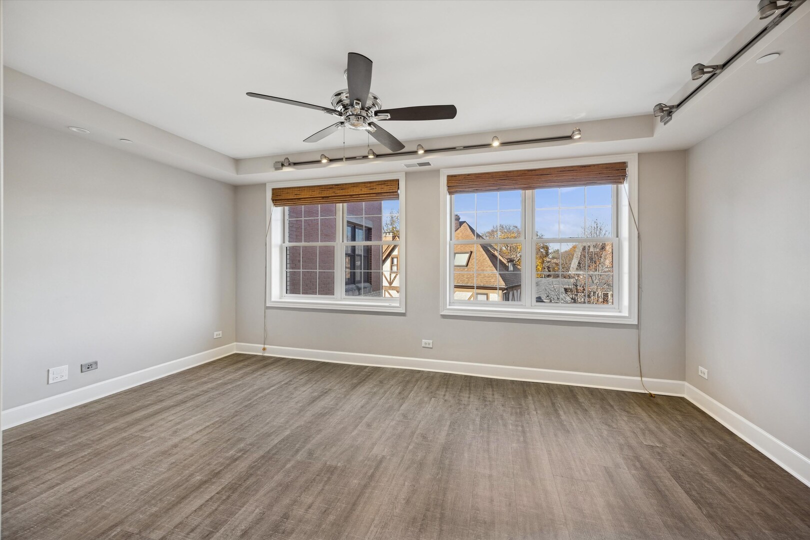 10 E Burlington Street #3C, Riverside, IL 60546