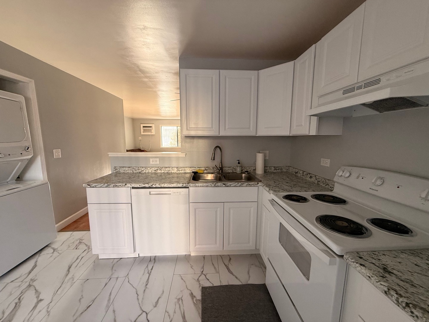 202 S Waters Edge Drive #102, Glendale Heights, IL 60139