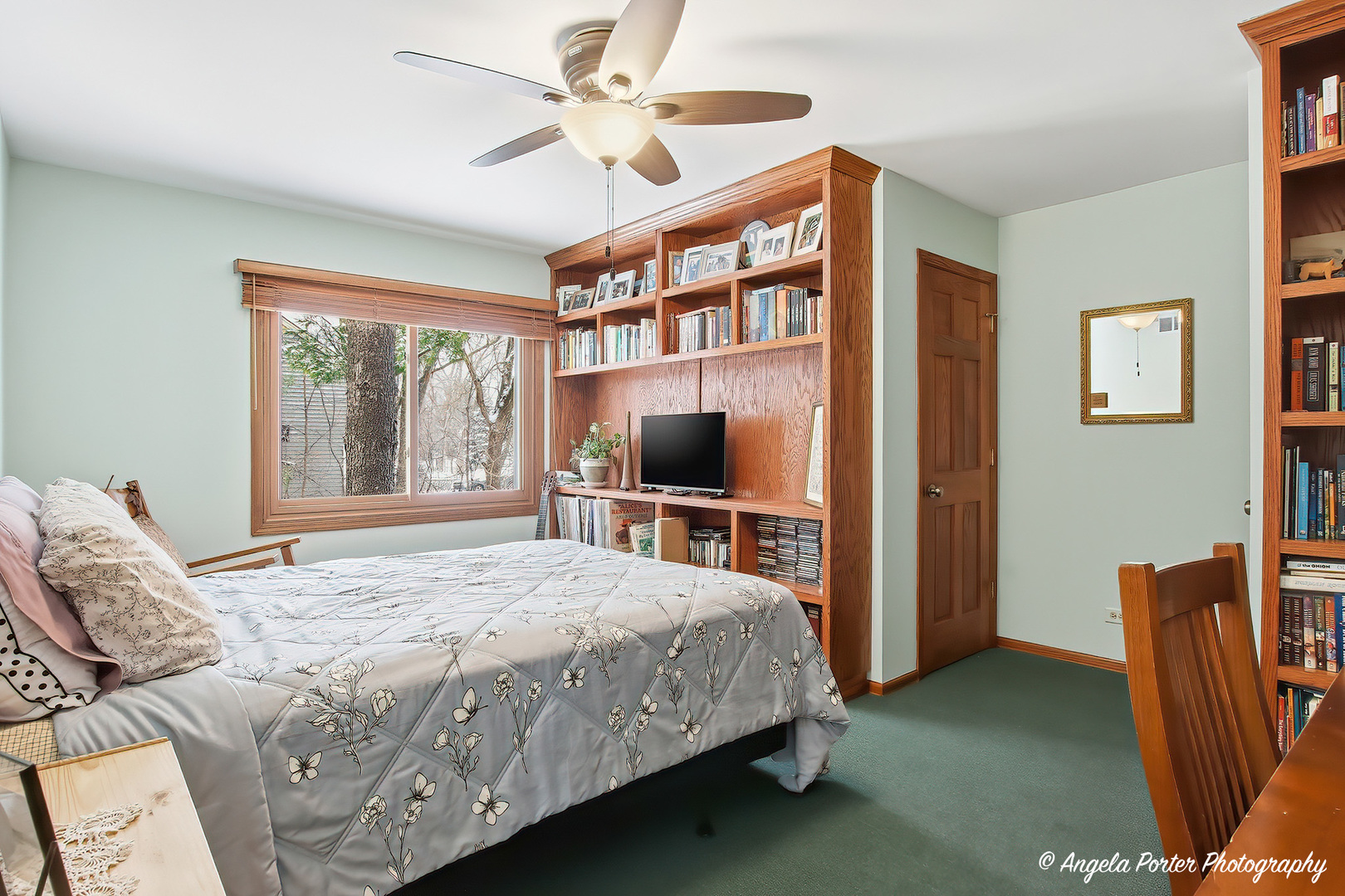 22665 W DEPOT Street, Antioch, IL 60002