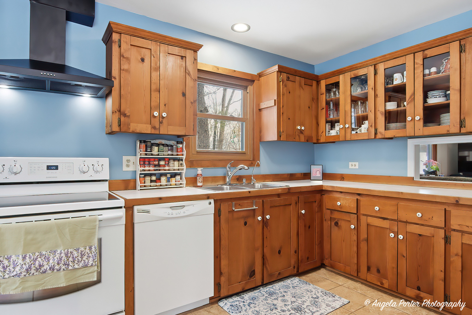 22665 W DEPOT Street, Antioch, IL 60002