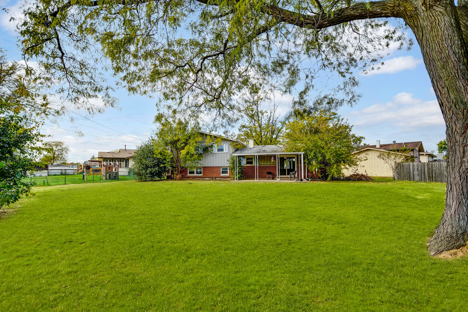 15251 Colina Avenue, Oak Forest, IL 60452