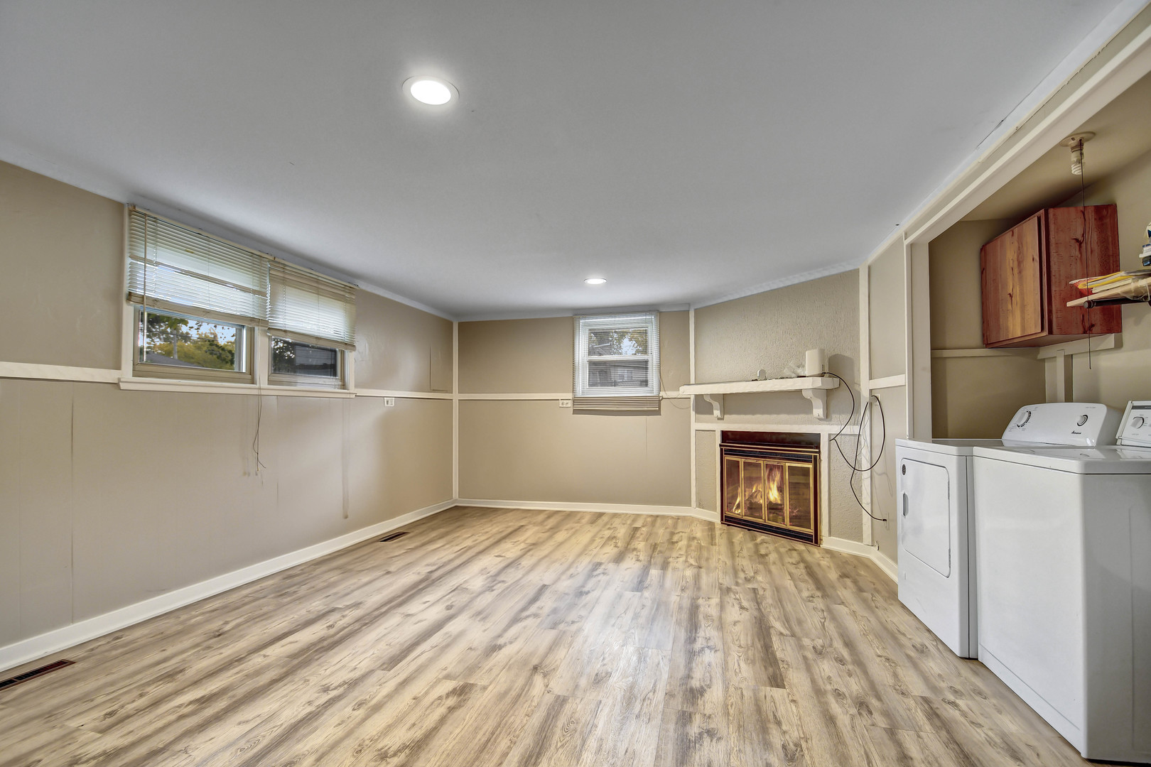 15251 Colina Avenue, Oak Forest, IL 60452