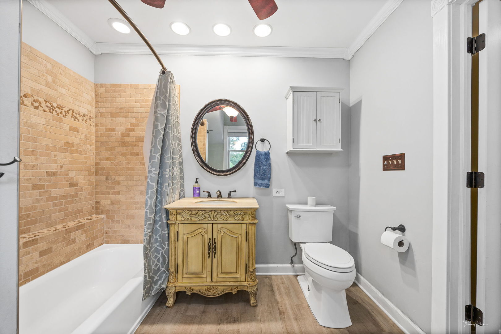 4939 Lee Avenue, Downers Grove, IL 60515