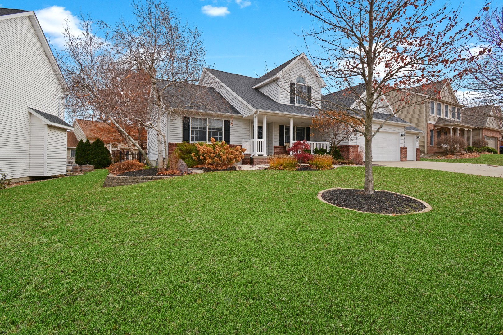 35 Greythorne Circle, Bloomington, IL 61704