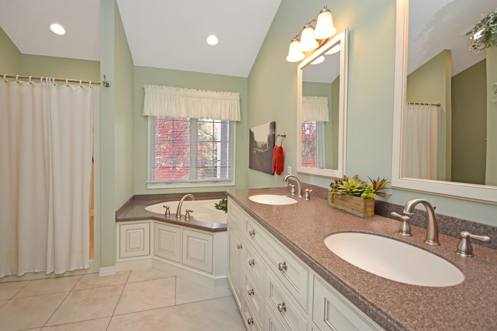 35 Greythorne Circle, Bloomington, IL 61704