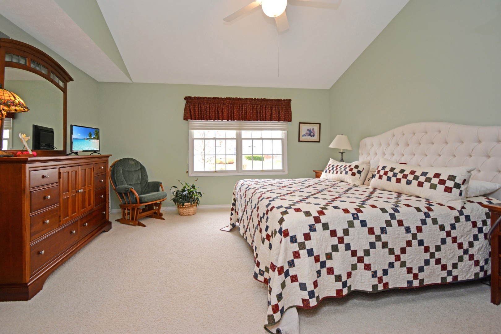 35 Greythorne Circle, Bloomington, IL 61704