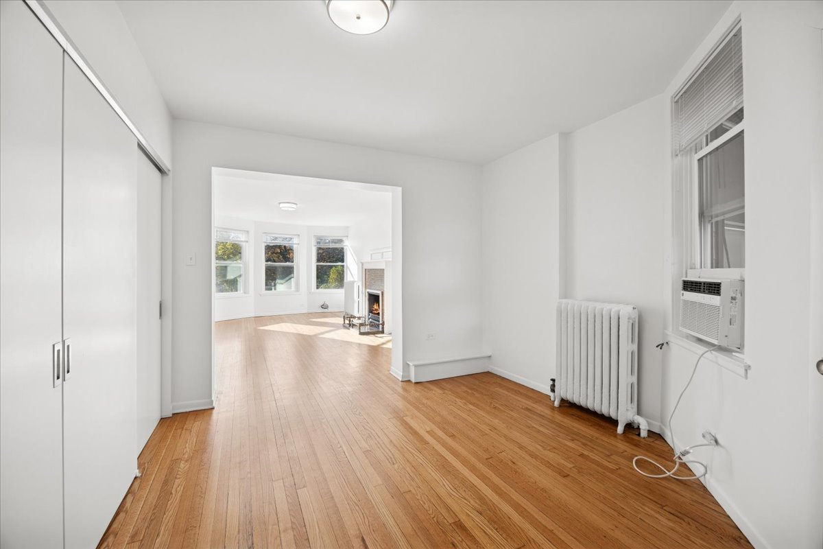 3 E Quincy Street #2, Riverside, IL 60546