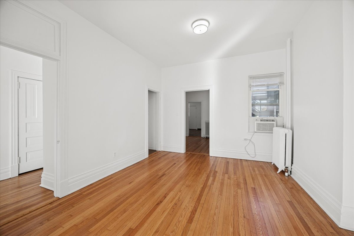 3 E Quincy Street #2, Riverside, IL 60546