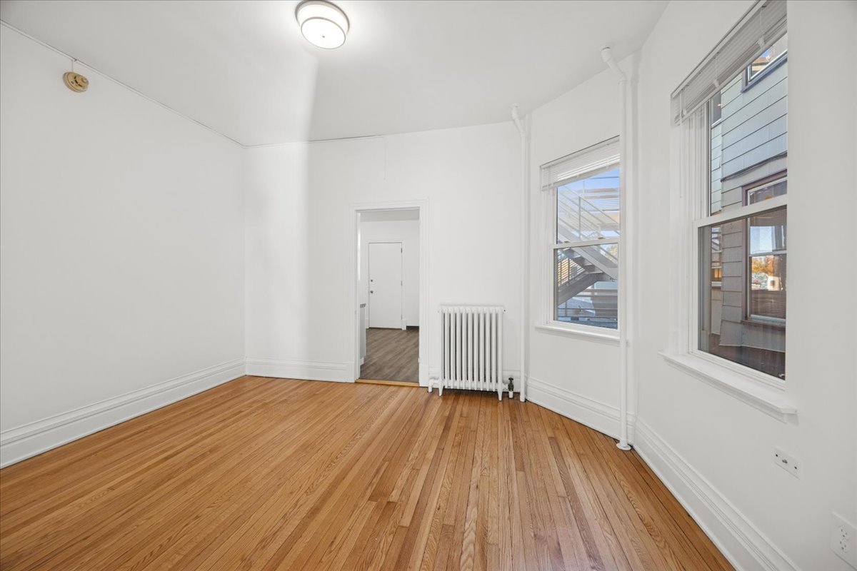 3 E Quincy Street #2, Riverside, IL 60546