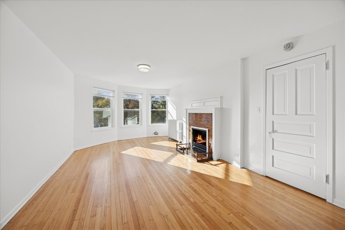 3 E Quincy Street #2, Riverside, IL 60546