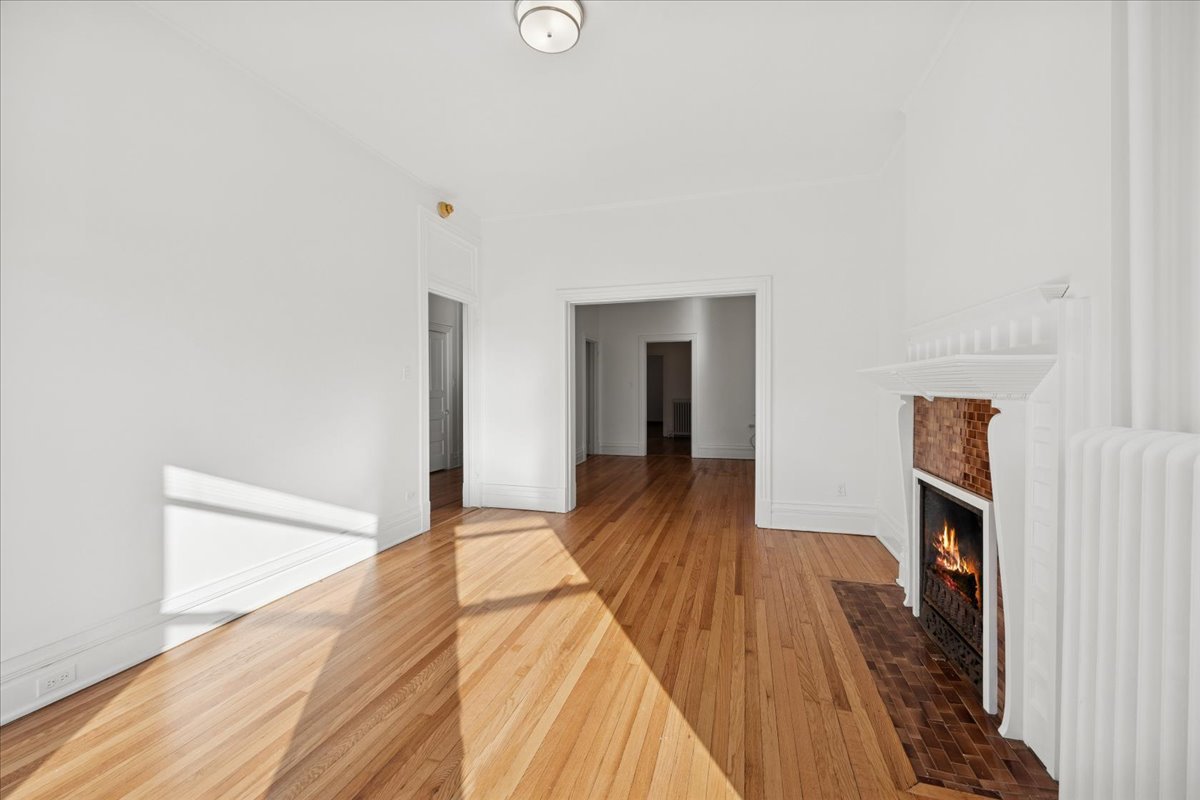 3 E Quincy Street #2, Riverside, IL 60546