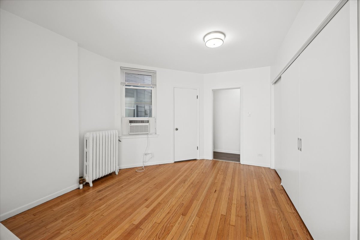 3 E Quincy Street #2, Riverside, IL 60546