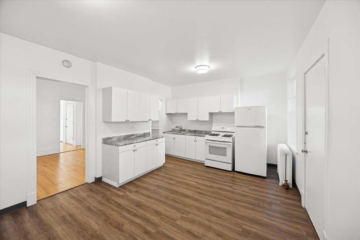 3 E Quincy Street #2, Riverside, IL 60546