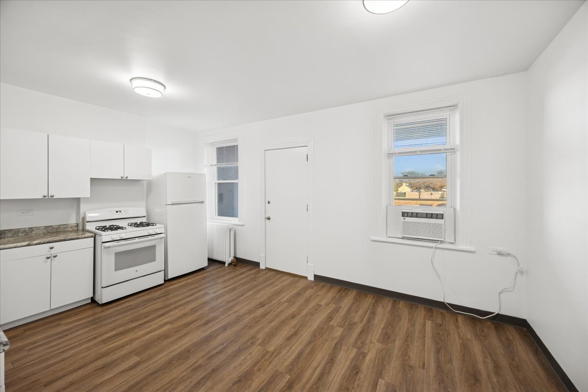 3 E Quincy Street #2, Riverside, IL 60546