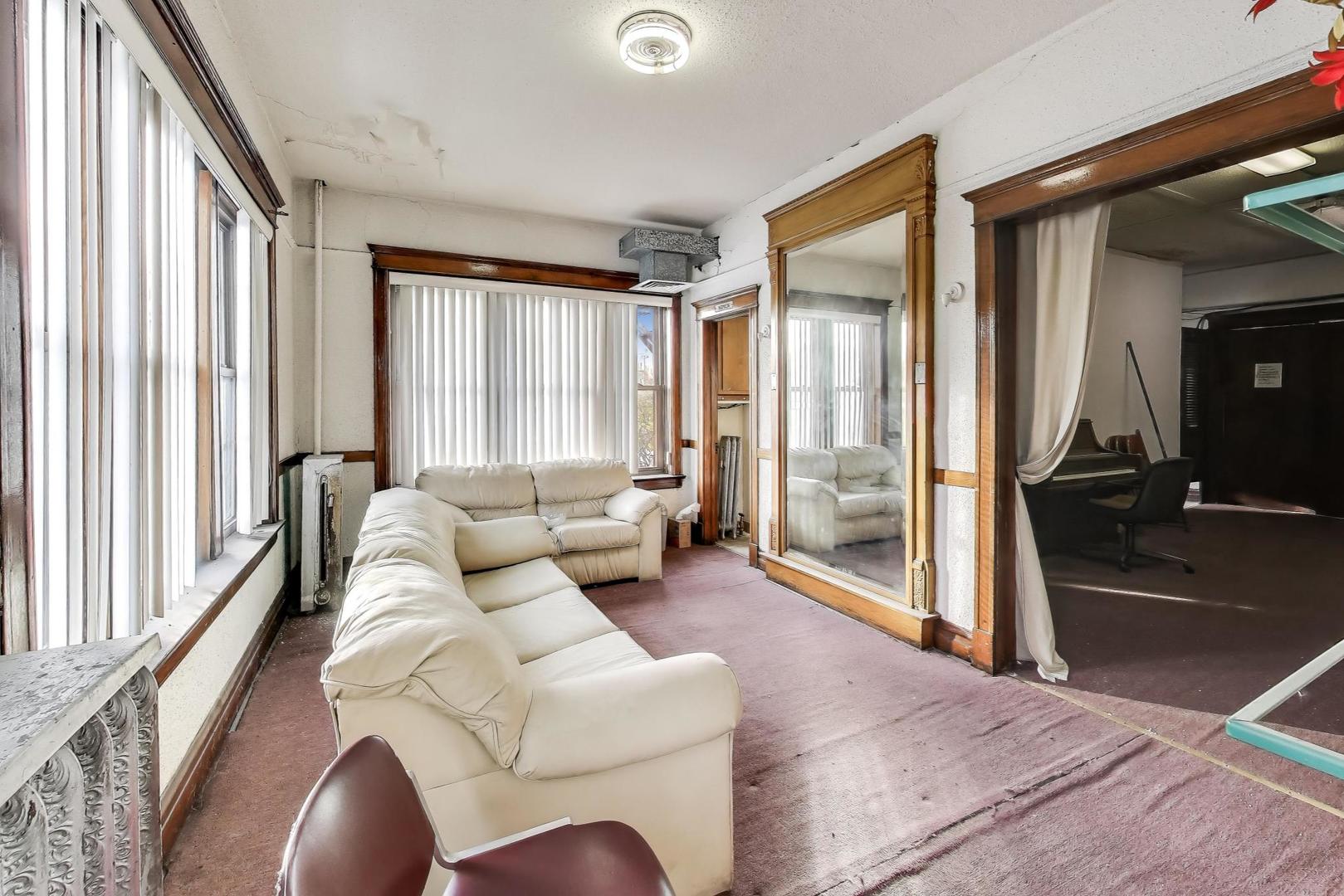 1002 E 75th Street, Chicago, IL 60619