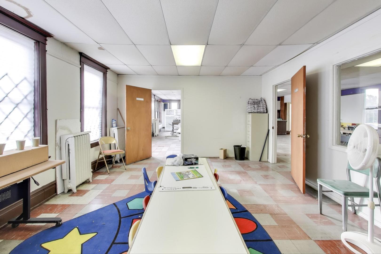 1002 E 75th Street, Chicago, IL 60619