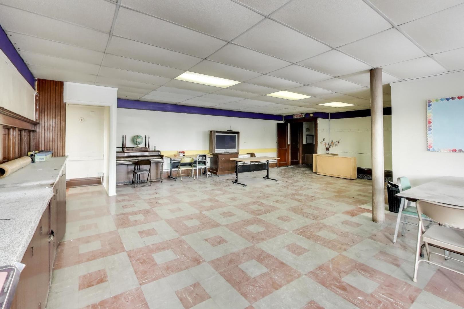 1002 E 75th Street, Chicago, IL 60619