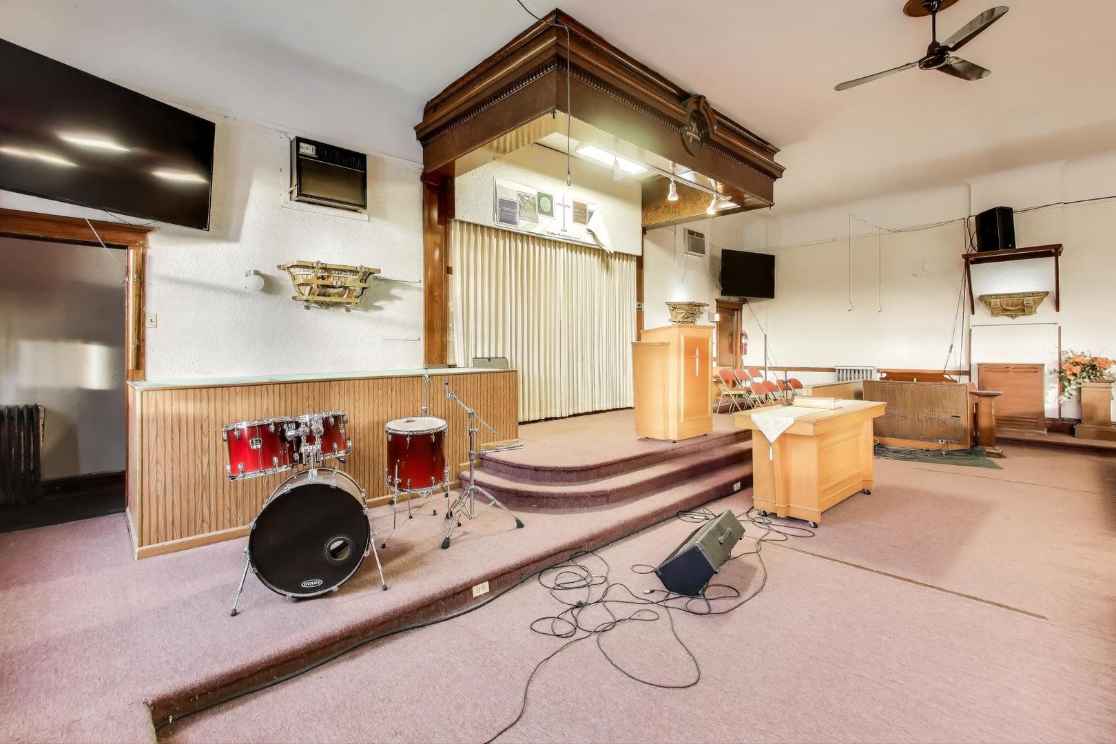 1002 E 75th Street, Chicago, IL 60619