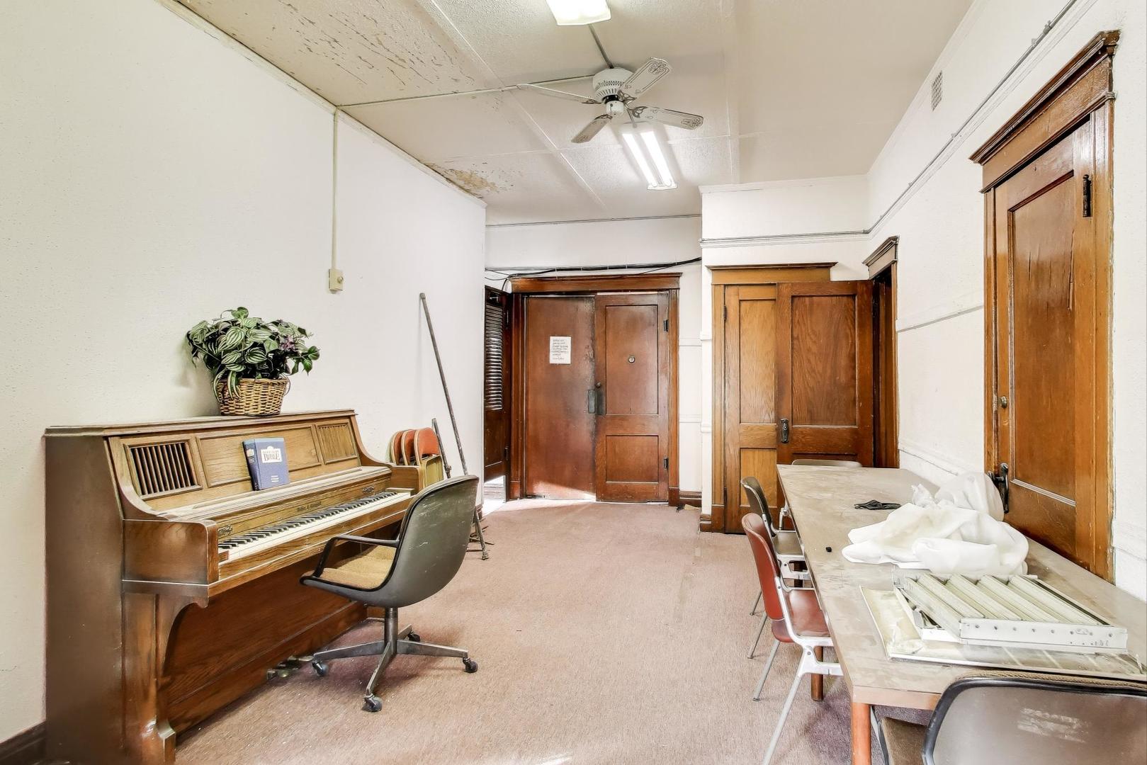 1002 E 75th Street, Chicago, IL 60619