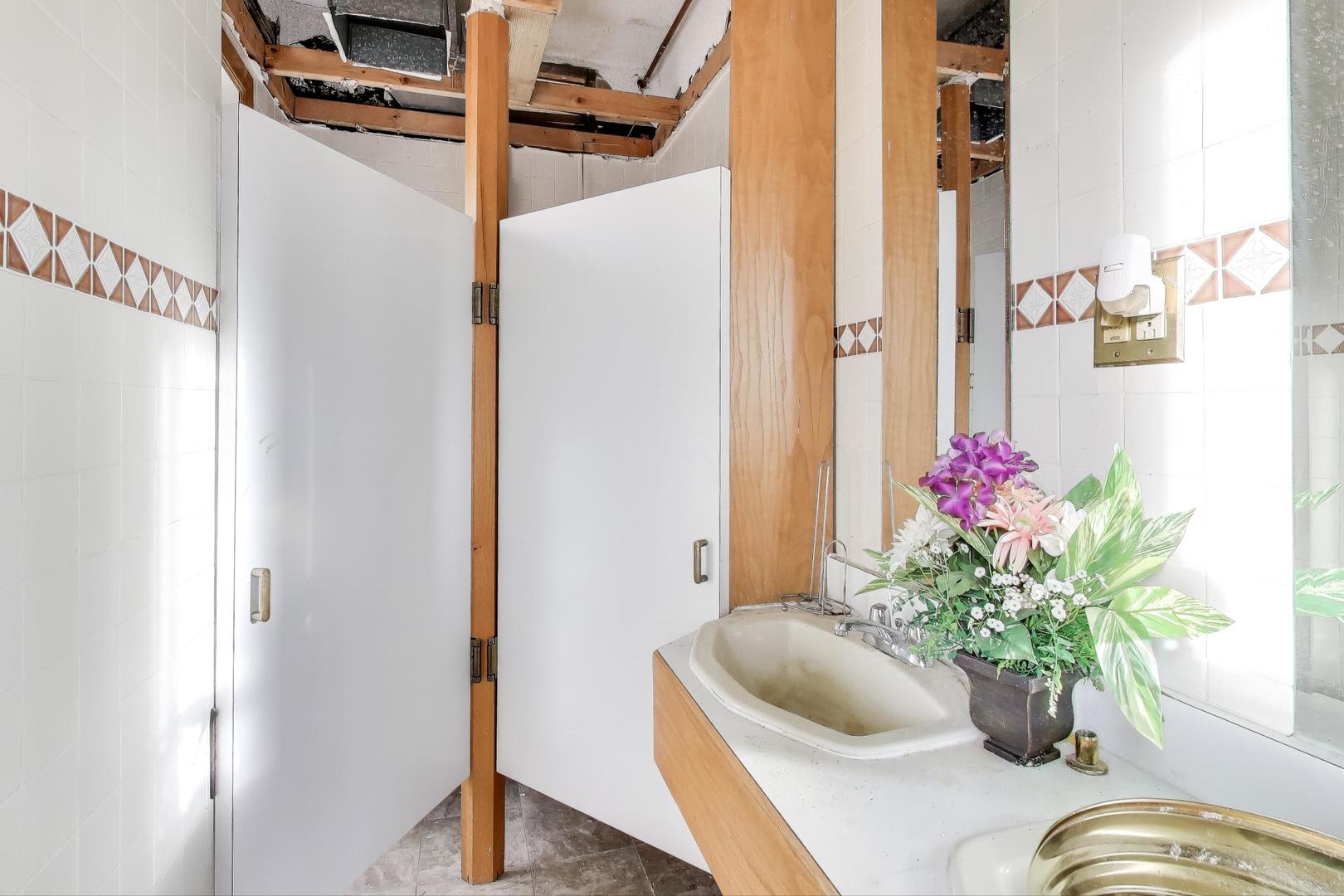 1002 E 75th Street, Chicago, IL 60619