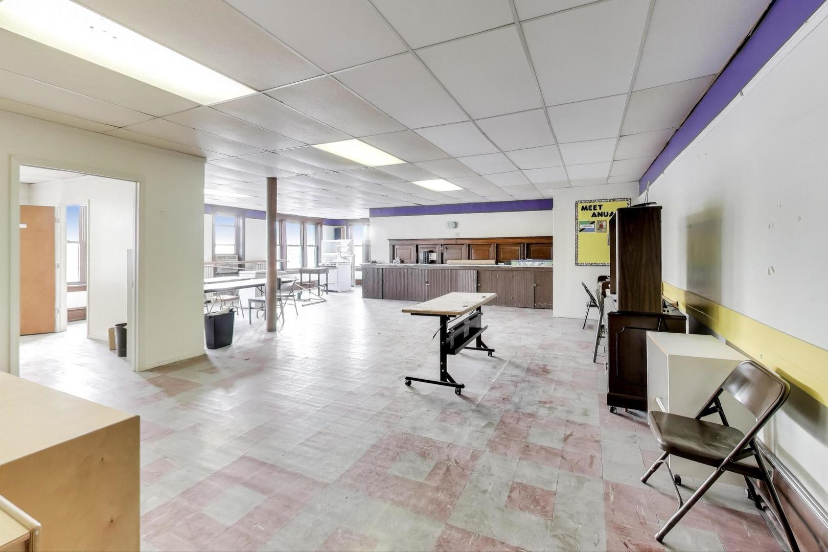 1002 E 75th Street, Chicago, IL 60619