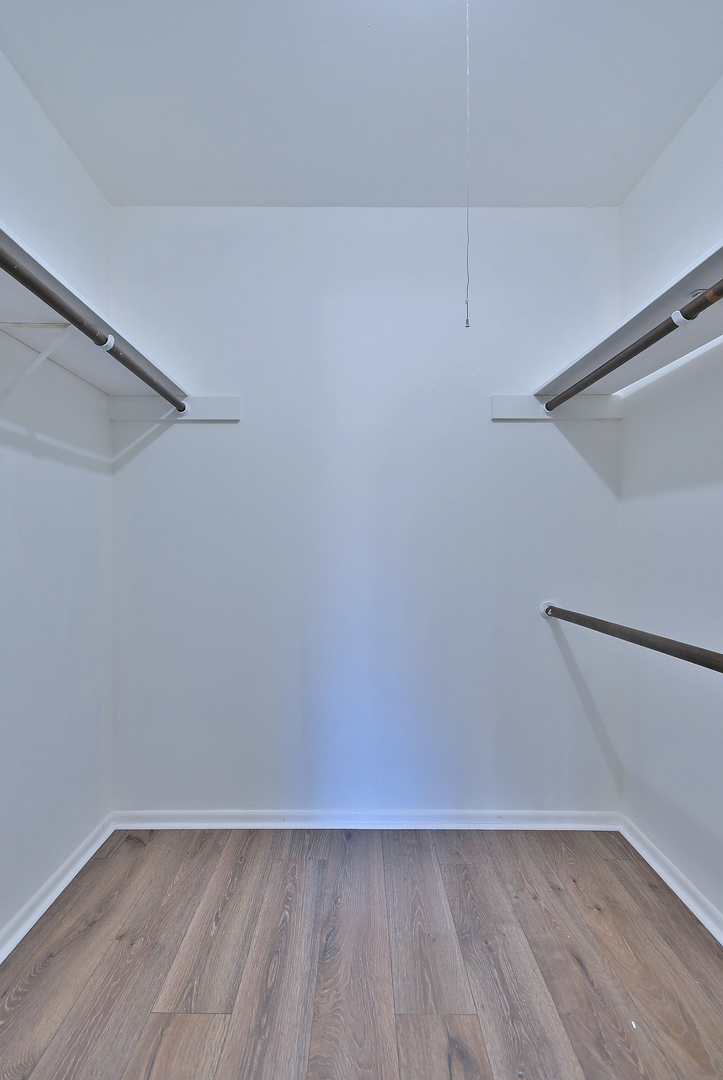 6177 Knoll Wood Road #102, Willowbrook, IL 60527