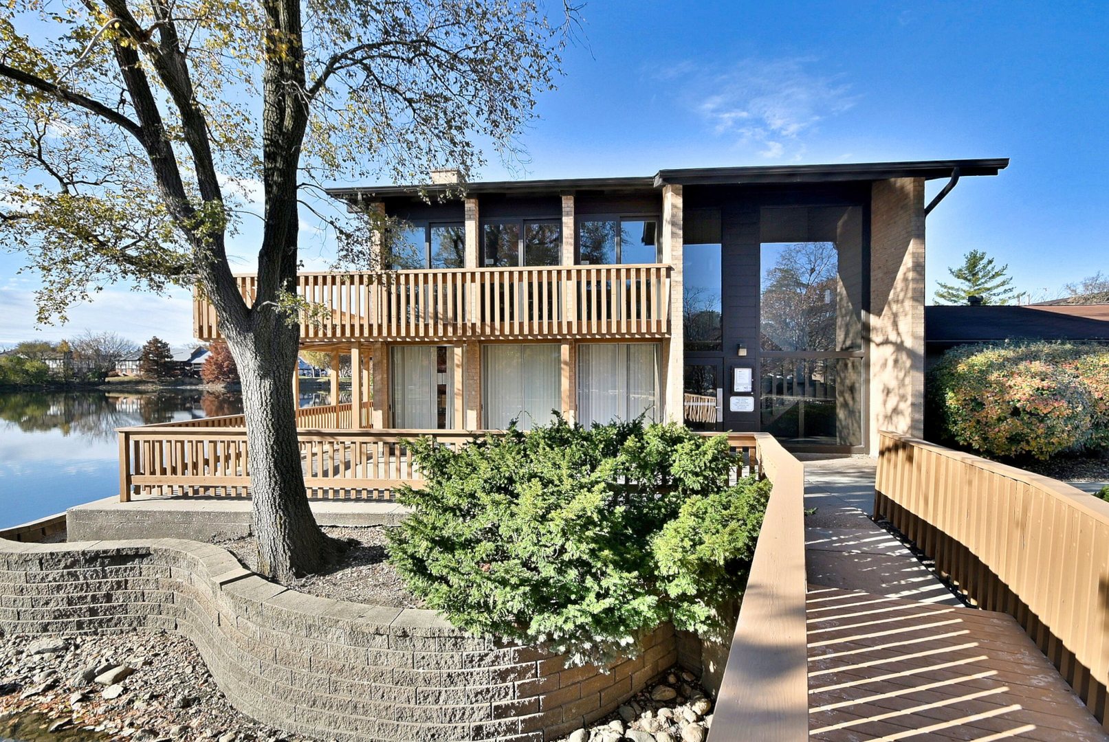 6177 Knoll Wood Road #102, Willowbrook, IL 60527