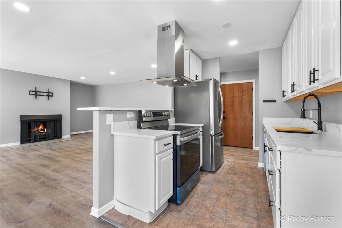 5820 Oakwood Drive #1a, Lisle, IL 60532