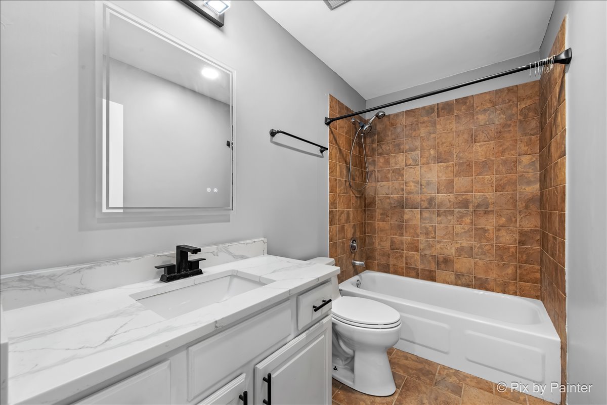 5820 Oakwood Drive #1a, Lisle, IL 60532