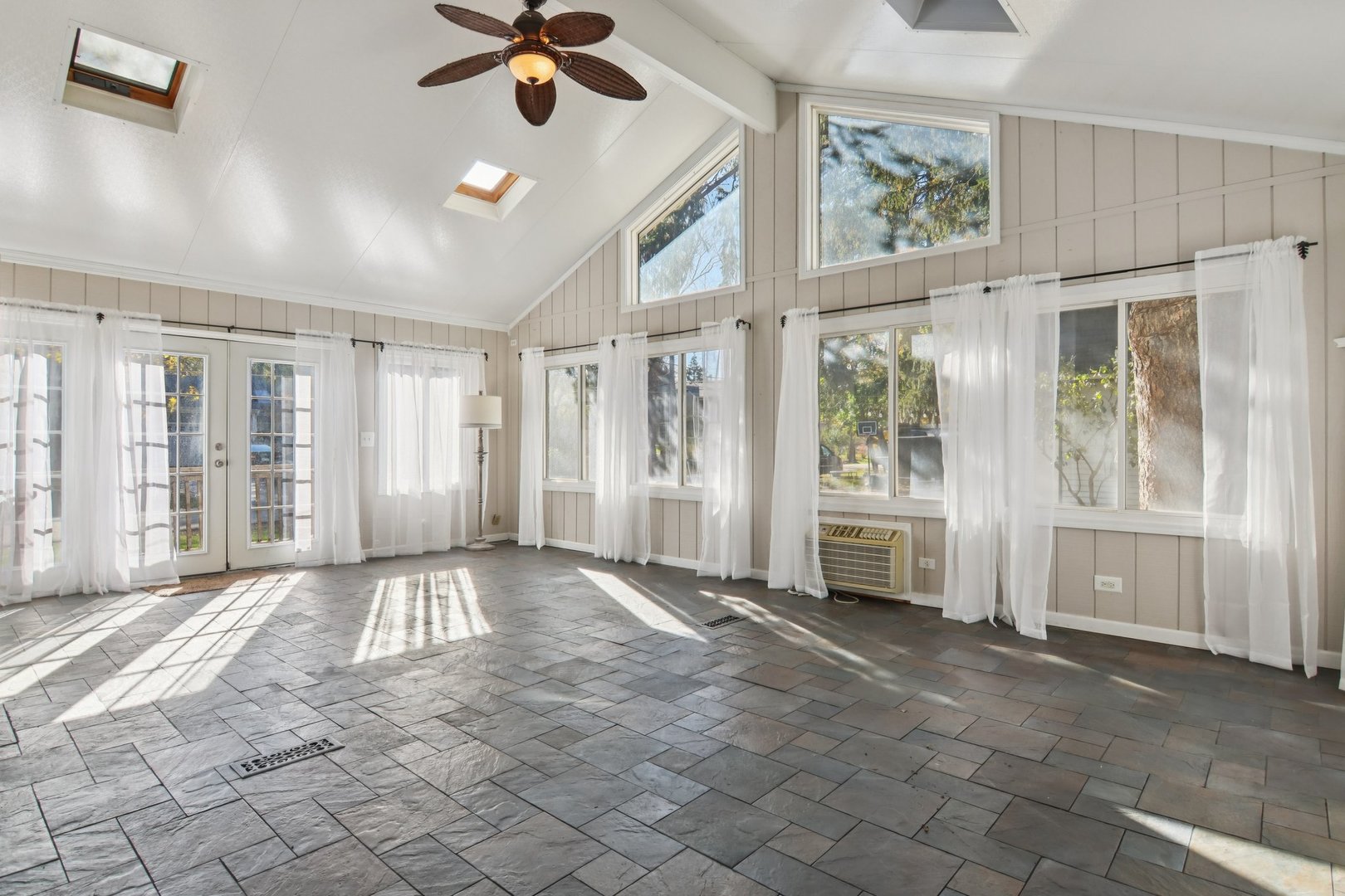 390 N Garfield Boulevard, Grayslake, IL 60030