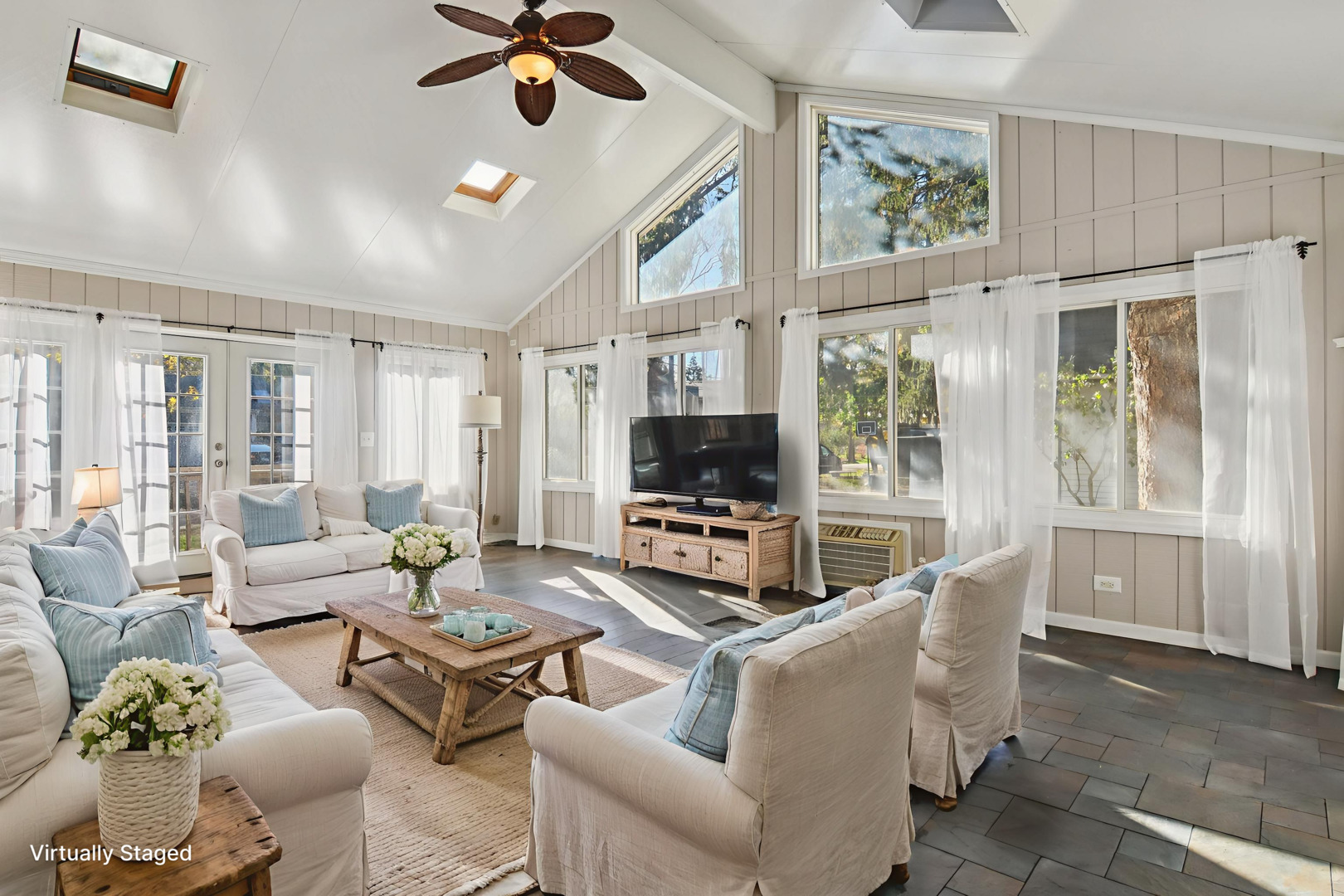 390 N Garfield Boulevard, Grayslake, IL 60030