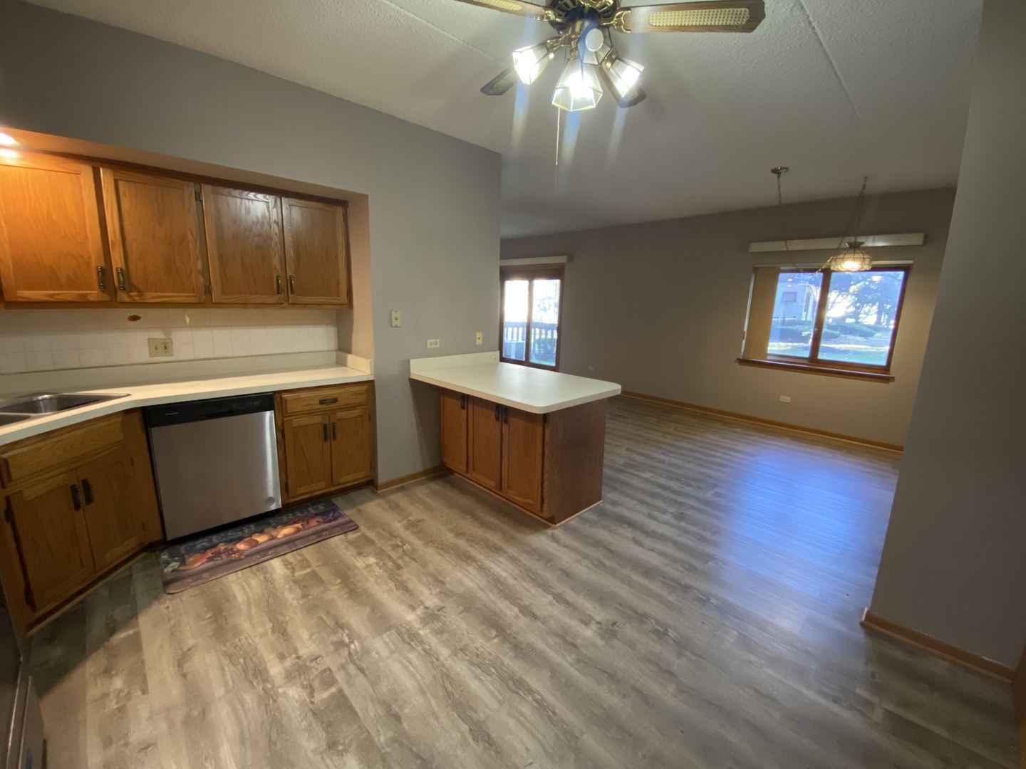 1105 E Division Street #1B, Lockport, IL 60441