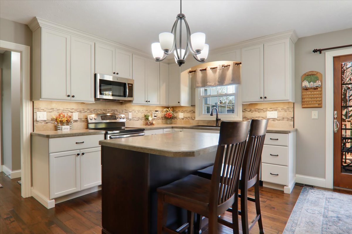 1505 Paddington Drive, Bloomington, IL 61704