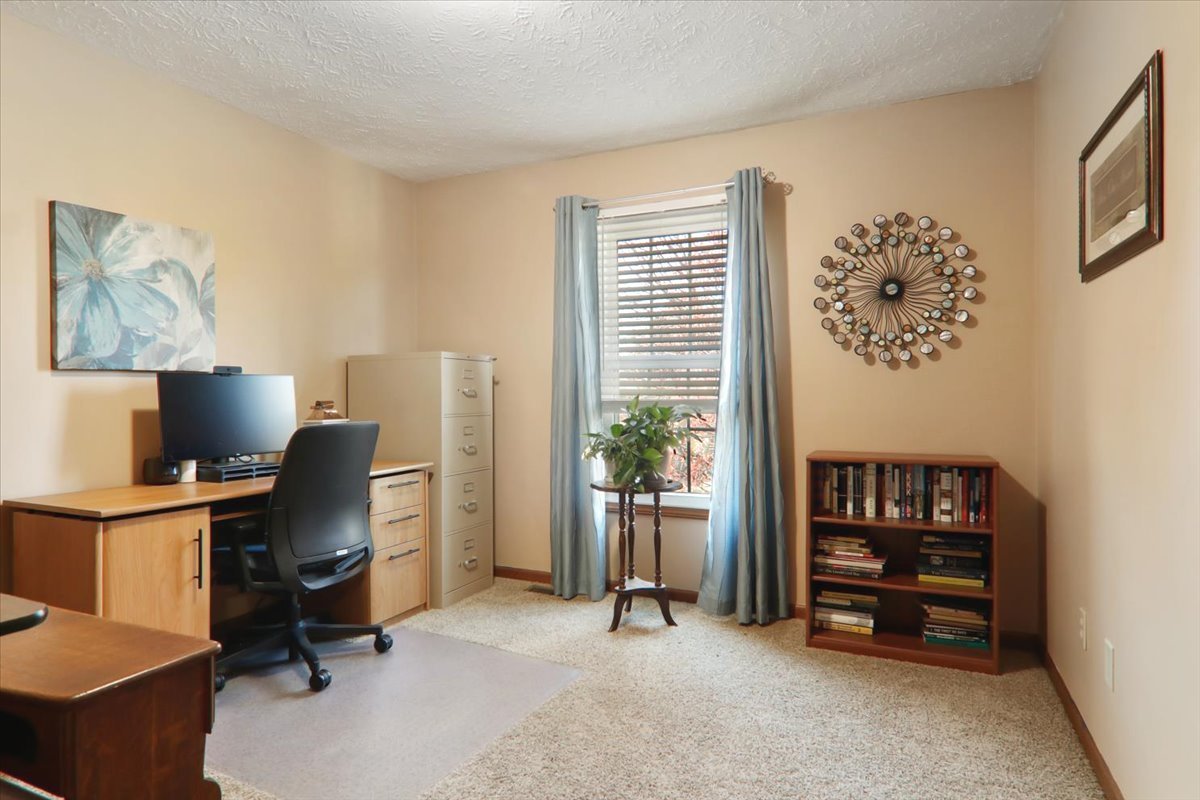 1505 Paddington Drive, Bloomington, IL 61704