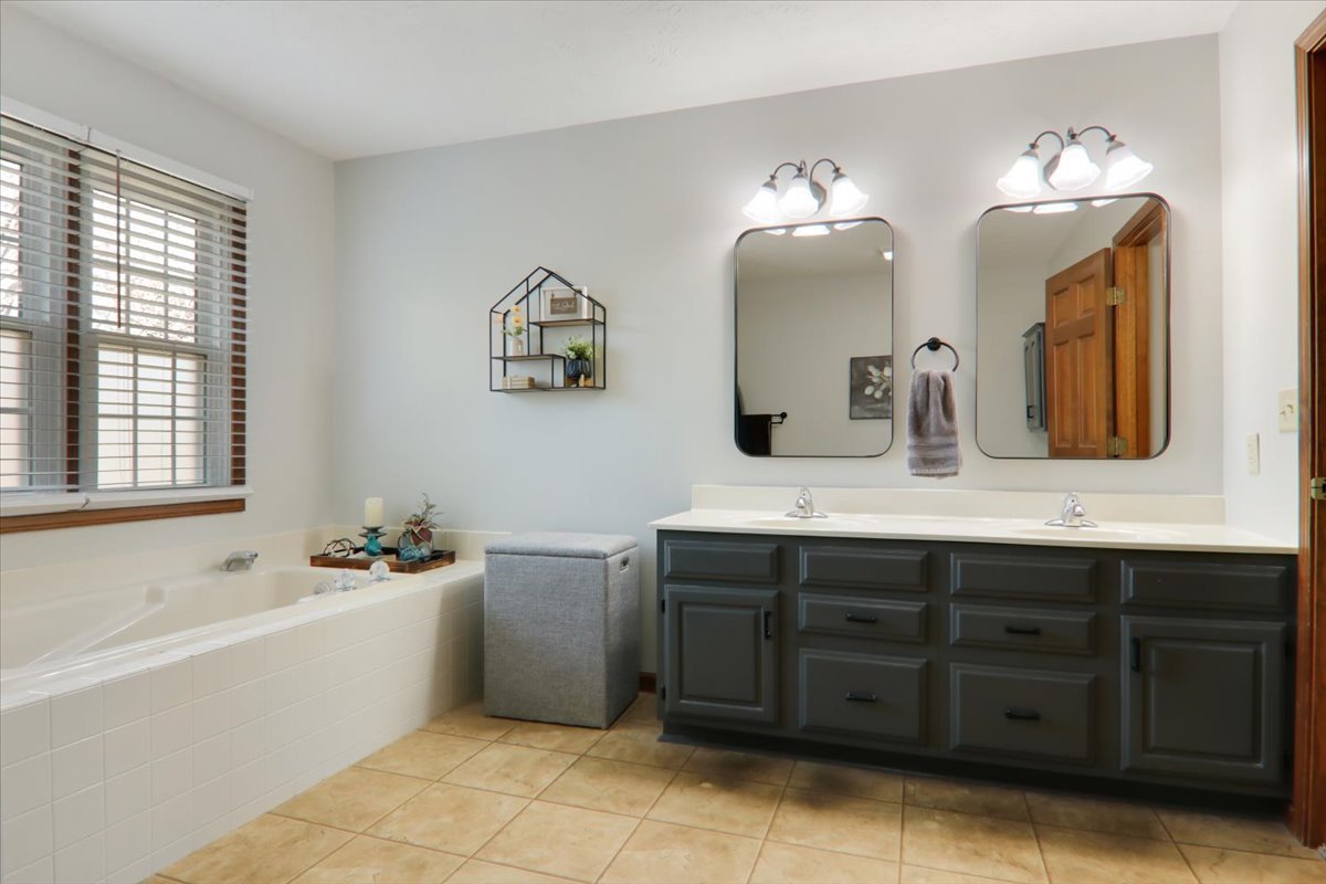 1505 Paddington Drive, Bloomington, IL 61704