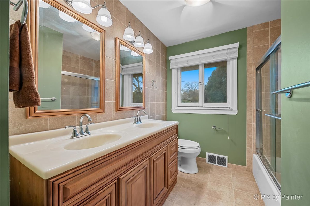 17 N Wildwood Drive, Prospect Heights, IL 60070