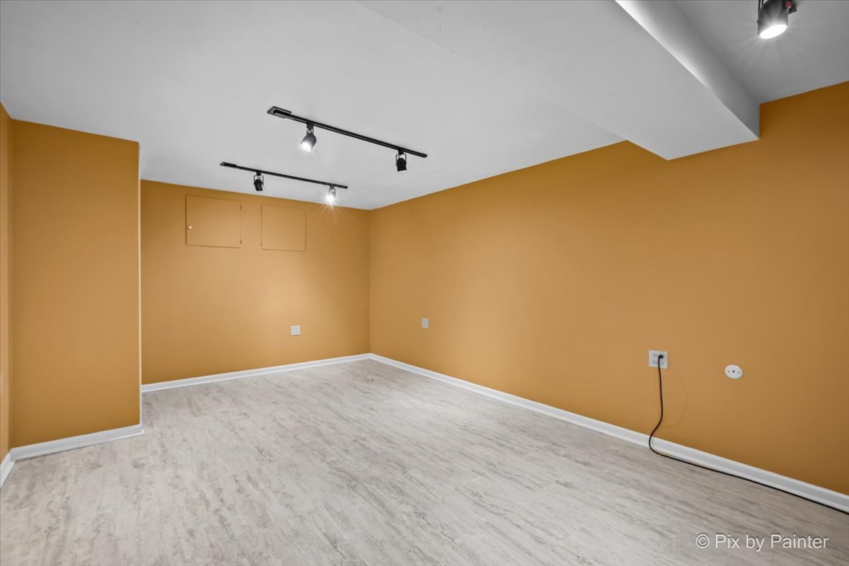 17 N Wildwood Drive, Prospect Heights, IL 60070