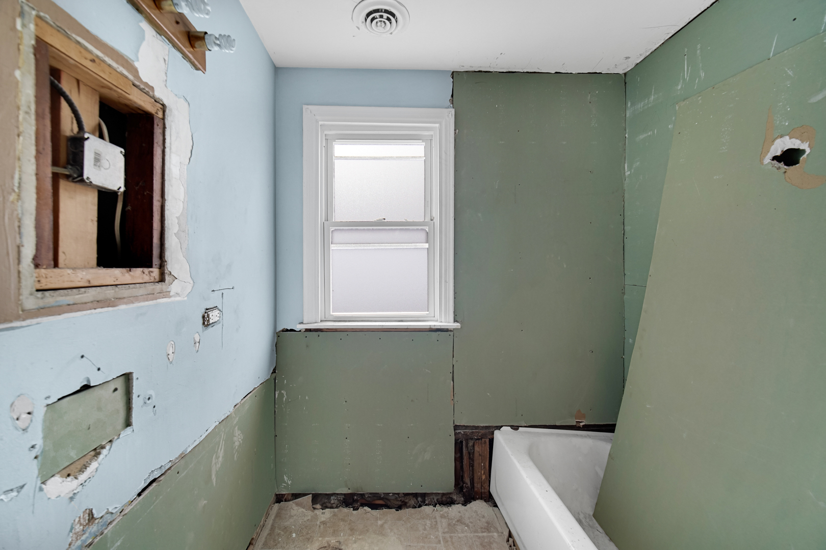 8626 S Kingston Avenue, Chicago, IL 60617