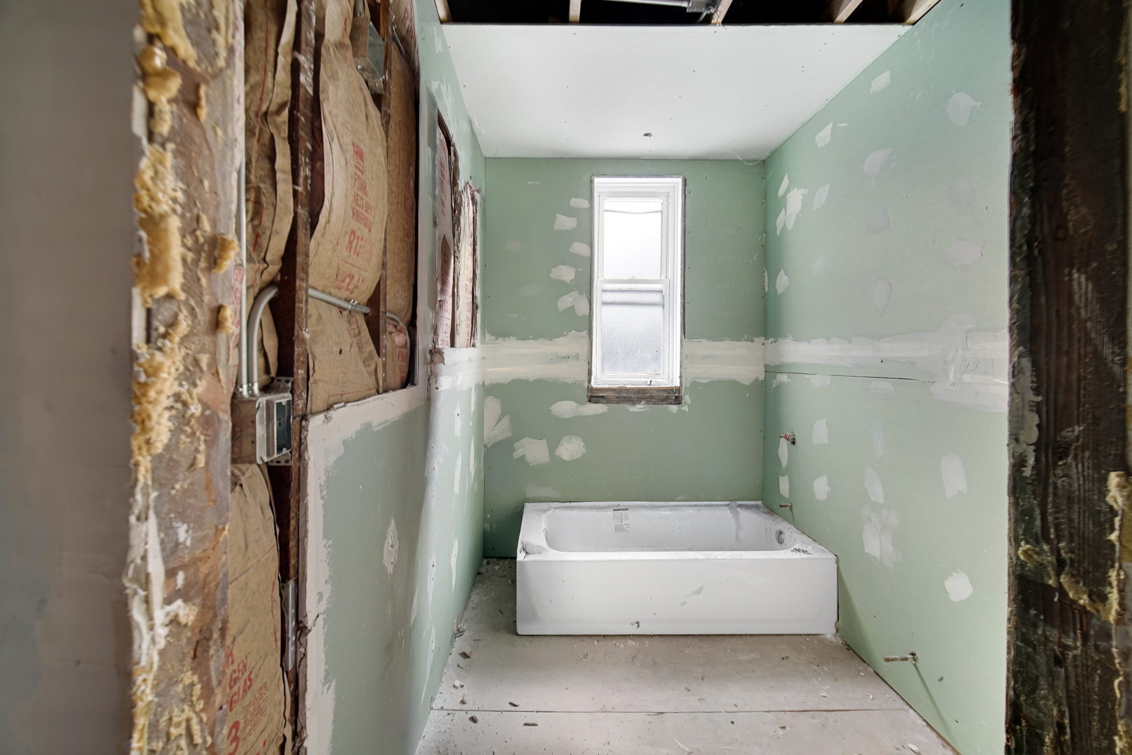 8626 S Kingston Avenue, Chicago, IL 60617