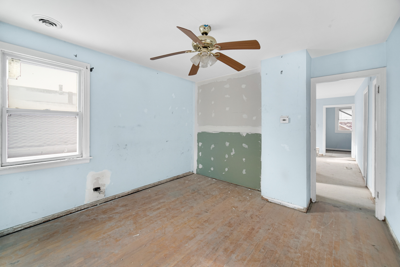 8626 S Kingston Avenue, Chicago, IL 60617