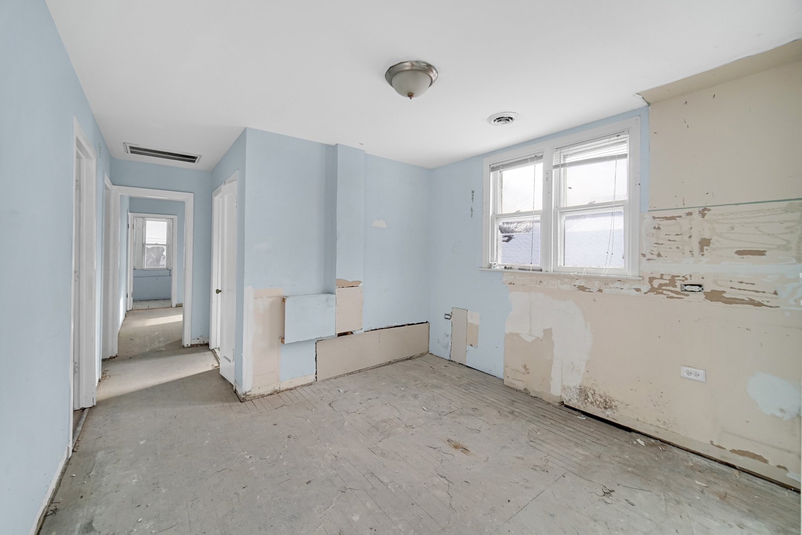 8626 S Kingston Avenue, Chicago, IL 60617