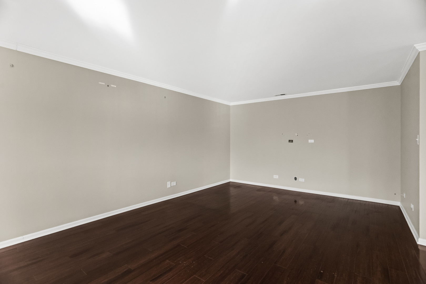 701 LAKE HINSDALE Drive #G-202, Willowbrook, IL 60527