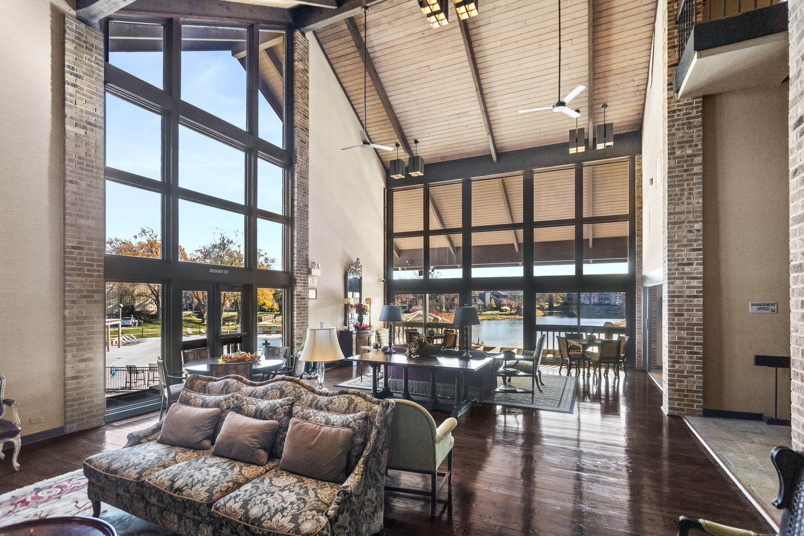 701 LAKE HINSDALE Drive #G-202, Willowbrook, IL 60527