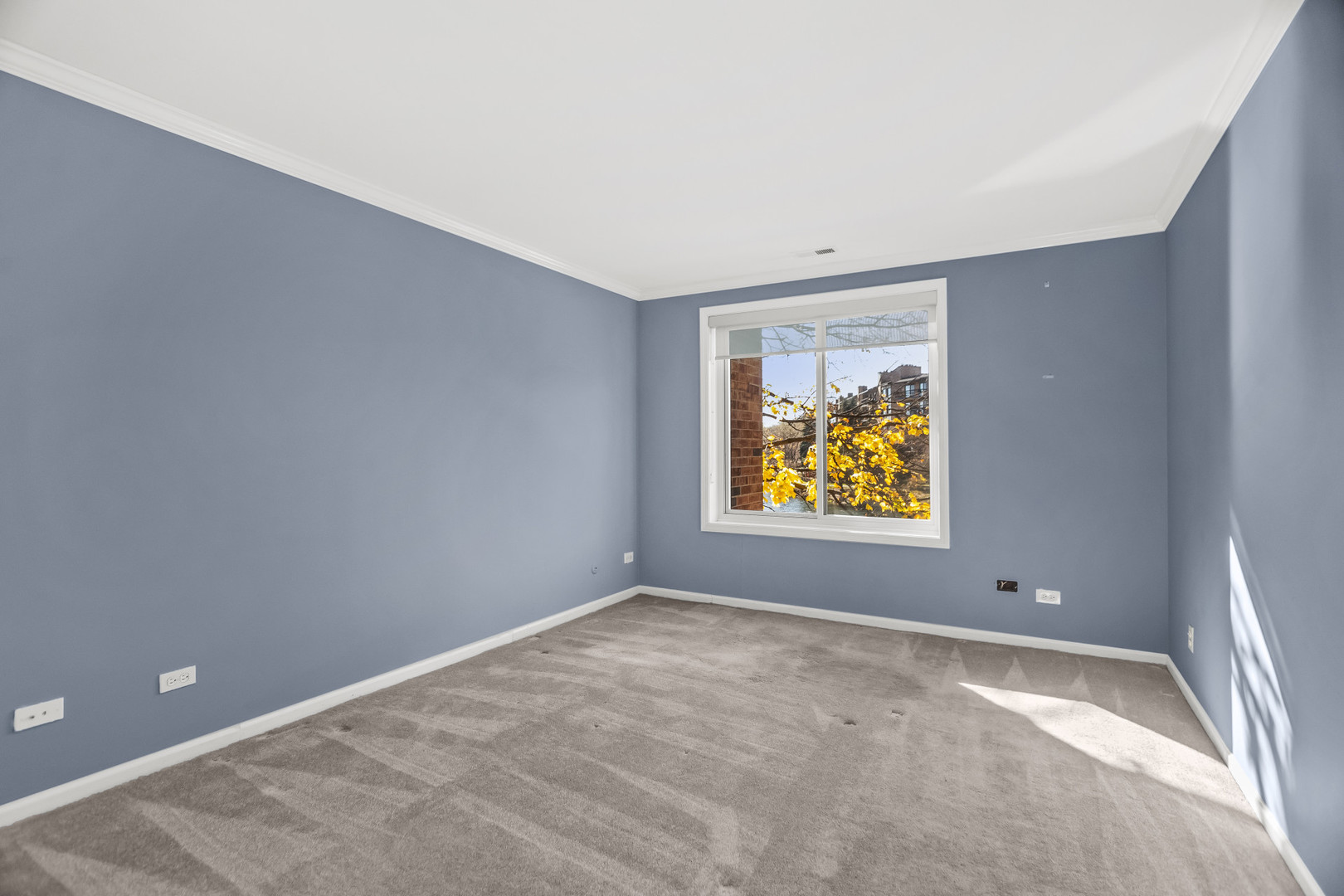 701 LAKE HINSDALE Drive #G-202, Willowbrook, IL 60527